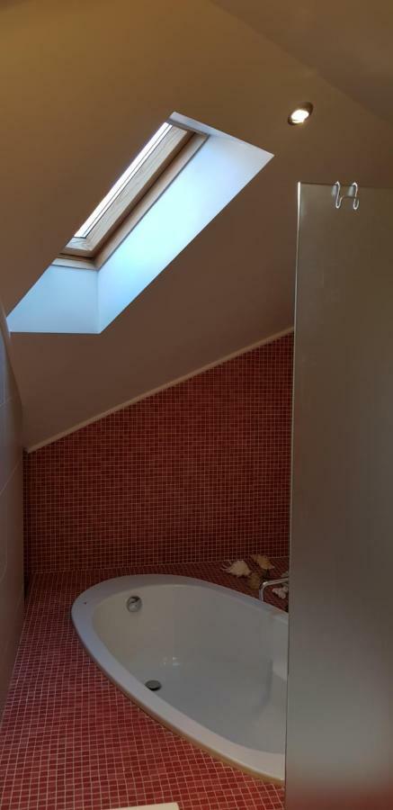 Exceptional Uzupis Bridge 3 Bedroom Apartment ヴィリニュス エクステリア 写真
