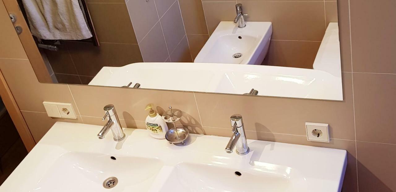 Exceptional Uzupis Bridge 3 Bedroom Apartment ヴィリニュス エクステリア 写真